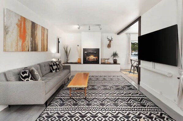 Smart TV, fireplace, stereo - Third & Lake - Downtown Sandpoint (Sandpoint)