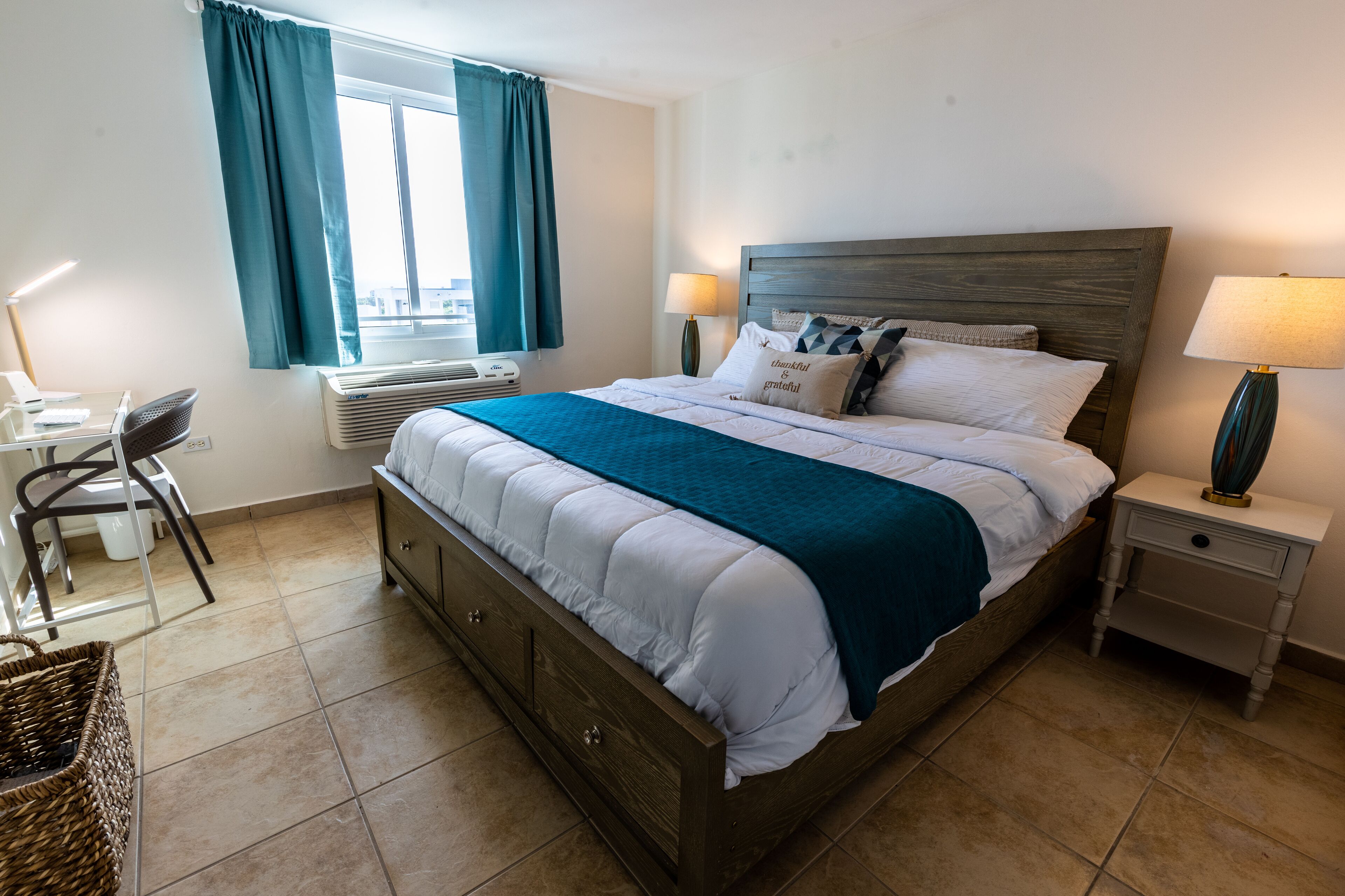 3 slaapkamers, een bureau, een strijkplank/strijkijzer, gratis wifi