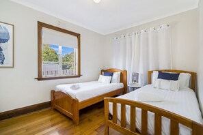 4 bedrooms, WiFi, bed sheets