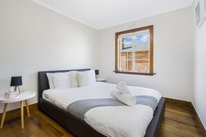 4 bedrooms, WiFi, bed sheets