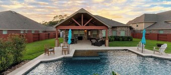 4-bedroom vacation home just 10 minutes drive to Deerbrook Mall