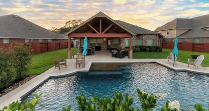 4-bedroom vacation home just 10 minutes drive to Deerbrook Mall