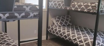 North Shore Oasis - 5 minutes from the lake!