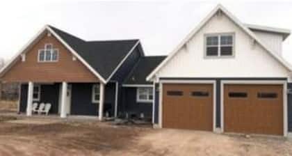 North Shore Oasis - 5 minutes from the lake!