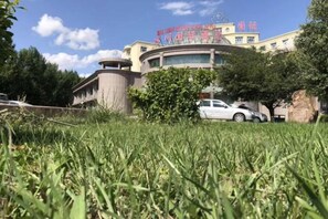 Property grounds - Bingchuan International Hotel (Jeminay)