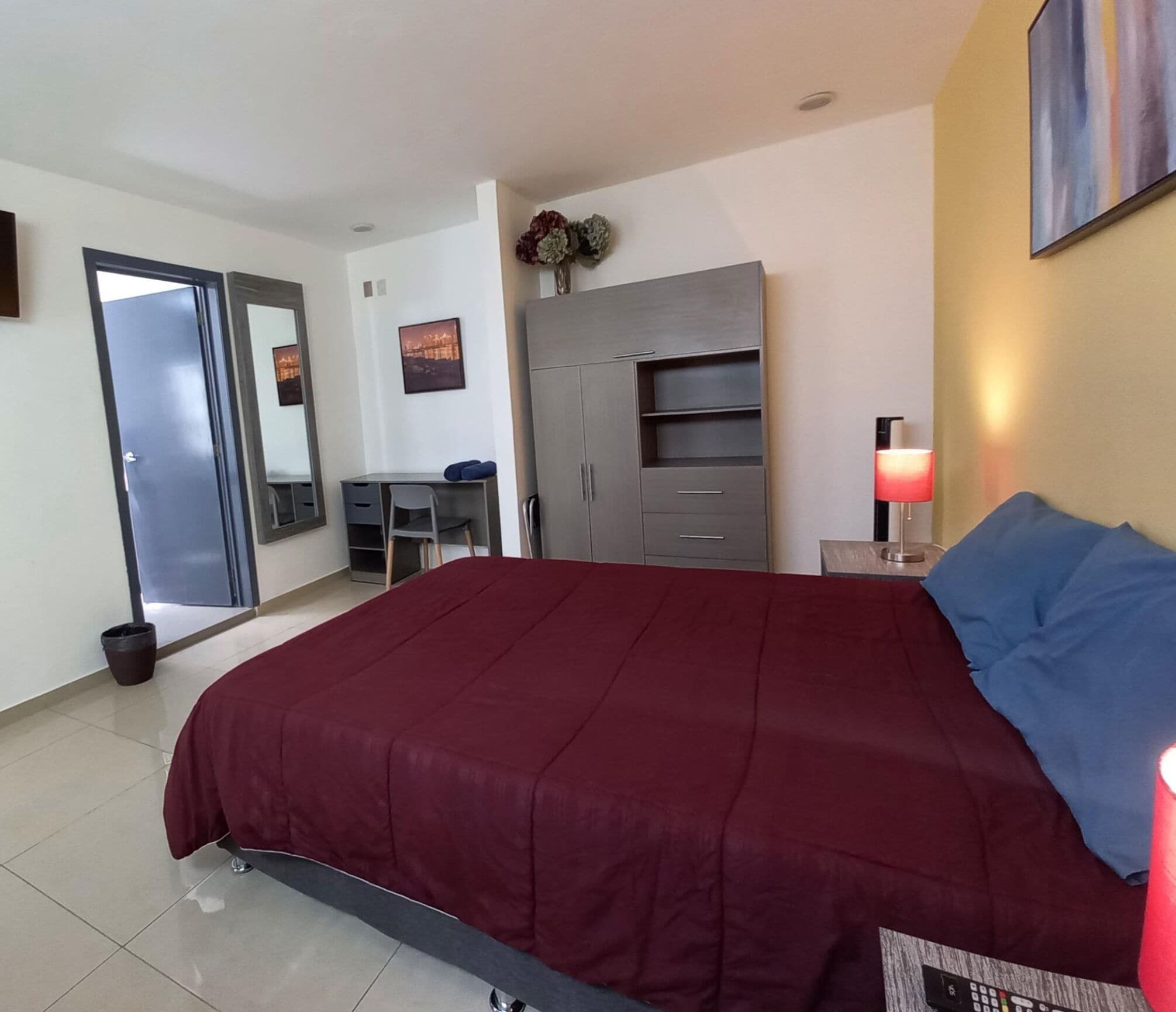 Suite Deluxe, Aire acondicionado | Escritorio y espacio para trabajar con un portátil