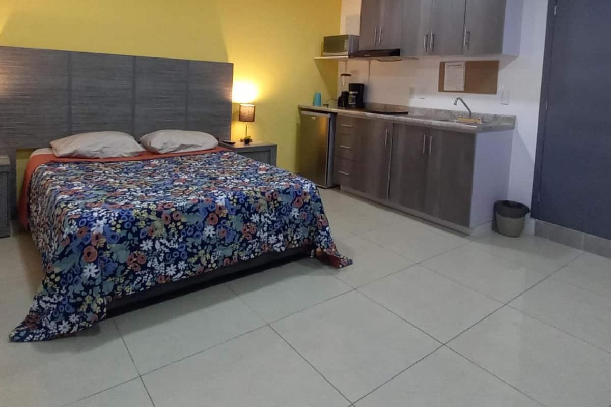 Doppia Superior, futon giapponese | 1 camera, copriletto in piuma, una scrivania, ferro/asse da stiro