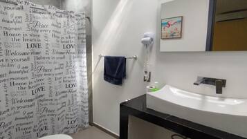 Standard Suite | Bathroom | Shower, rainfall showerhead, hair dryer, towels