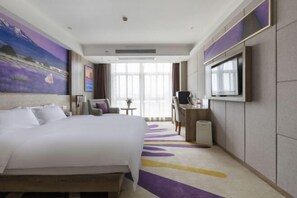 A hotel room with a large bed, a desk, a TV, and a window with curtains. - Lavande Hotels (Huai'an Zhou Enlai Former Residence) (Huai'an)