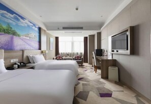 A hotel room with two beds, a desk, a TV, and a large window. - Lavande Hotels (Huai'an Zhou Enlai Former Residence) (Huai'an)