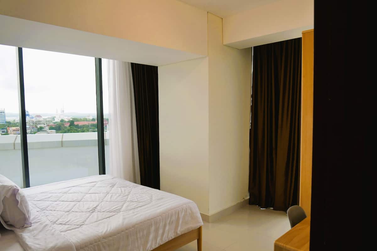 Economy Apartment, Sea View | Desk, blackout drapes, WiFi (free), individually decorated
