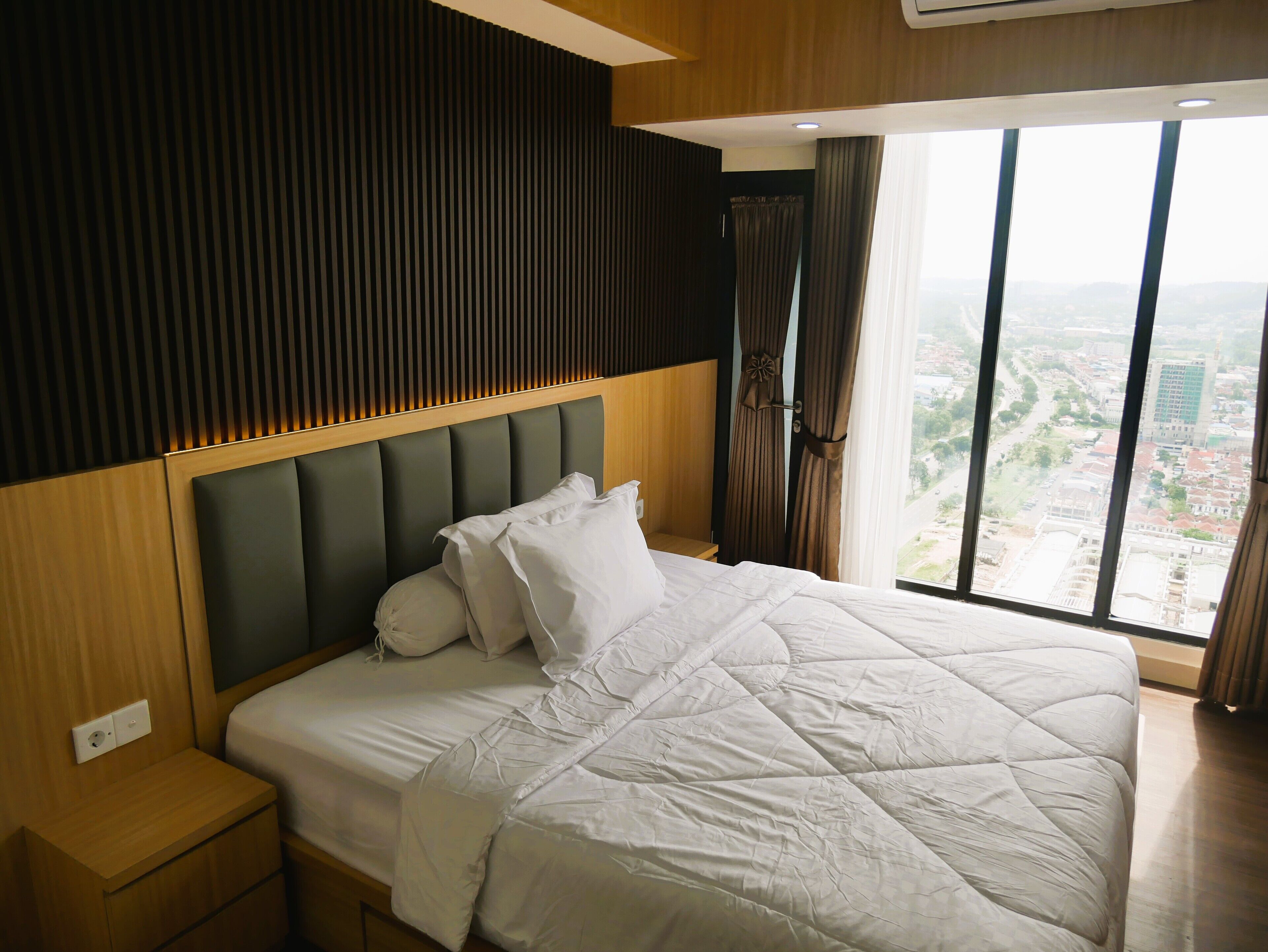 Deluxe Studio, 1 King Bed, Non Smoking