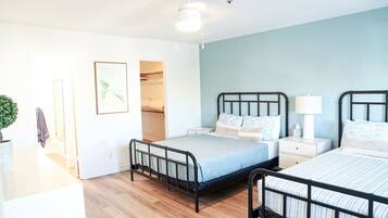 3 bedrooms, iron/ironing board, WiFi, bed sheets