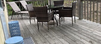 Charming Southport Island Cottage on Cozy Harbor with Sunny Deck - Sleeps 6!