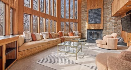 MCM Luxury Lodge - 2+ Acres & Pool