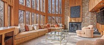 MCM Luxury Lodge - 2+ Acres & Pool