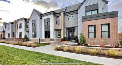 Fun! New townhome, Near Memorial Stadium