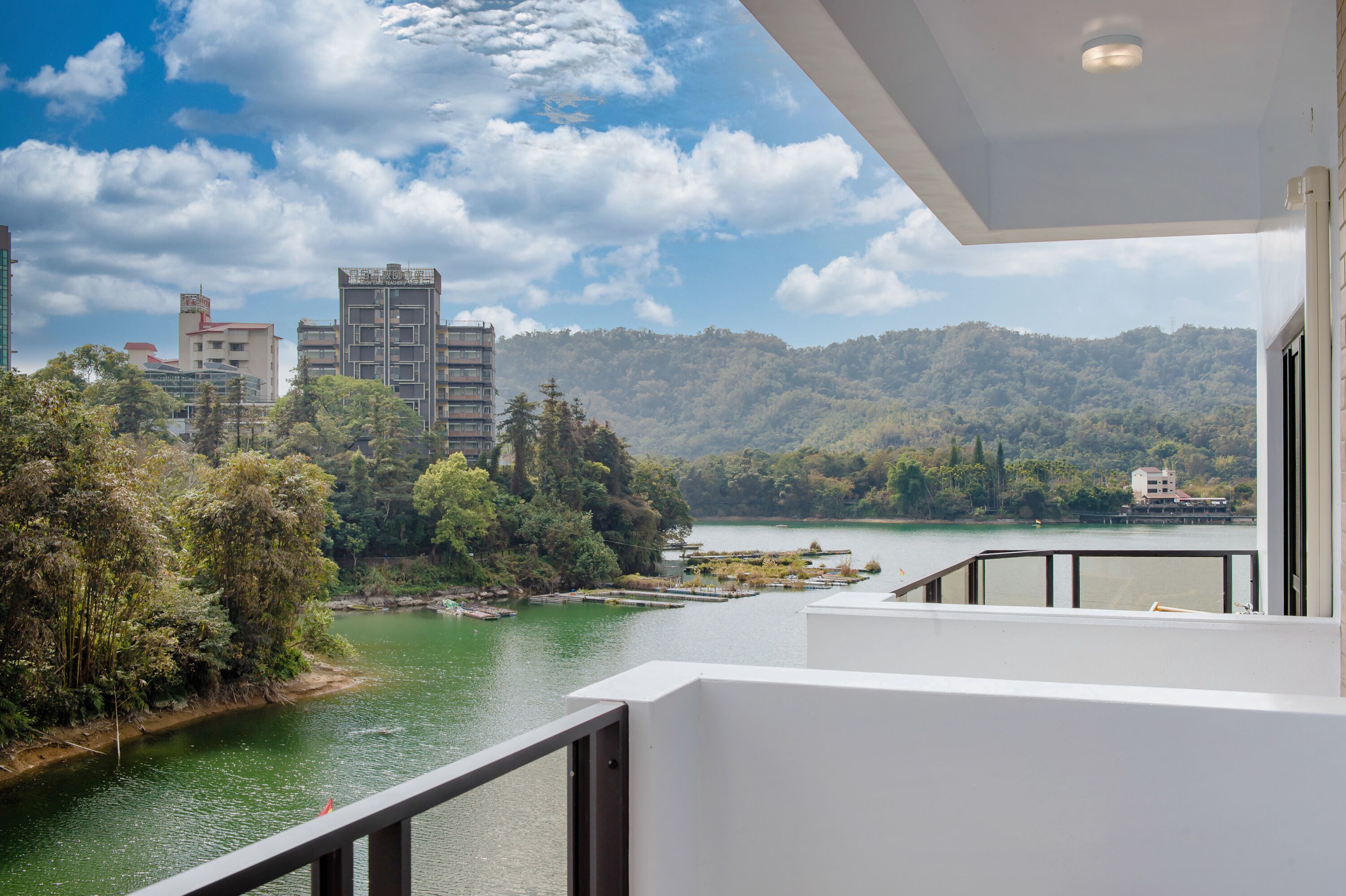 Quarto casal, sacada, vista para o lago | Terraço/pátio