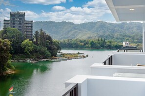 Doppelzimmer, Balkon, Seeblick | Terrasse/Patio