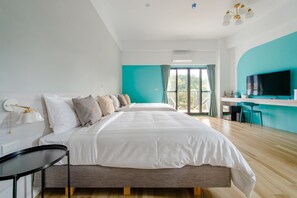 Free WiFi, bed sheets - Water House (Yuchi)