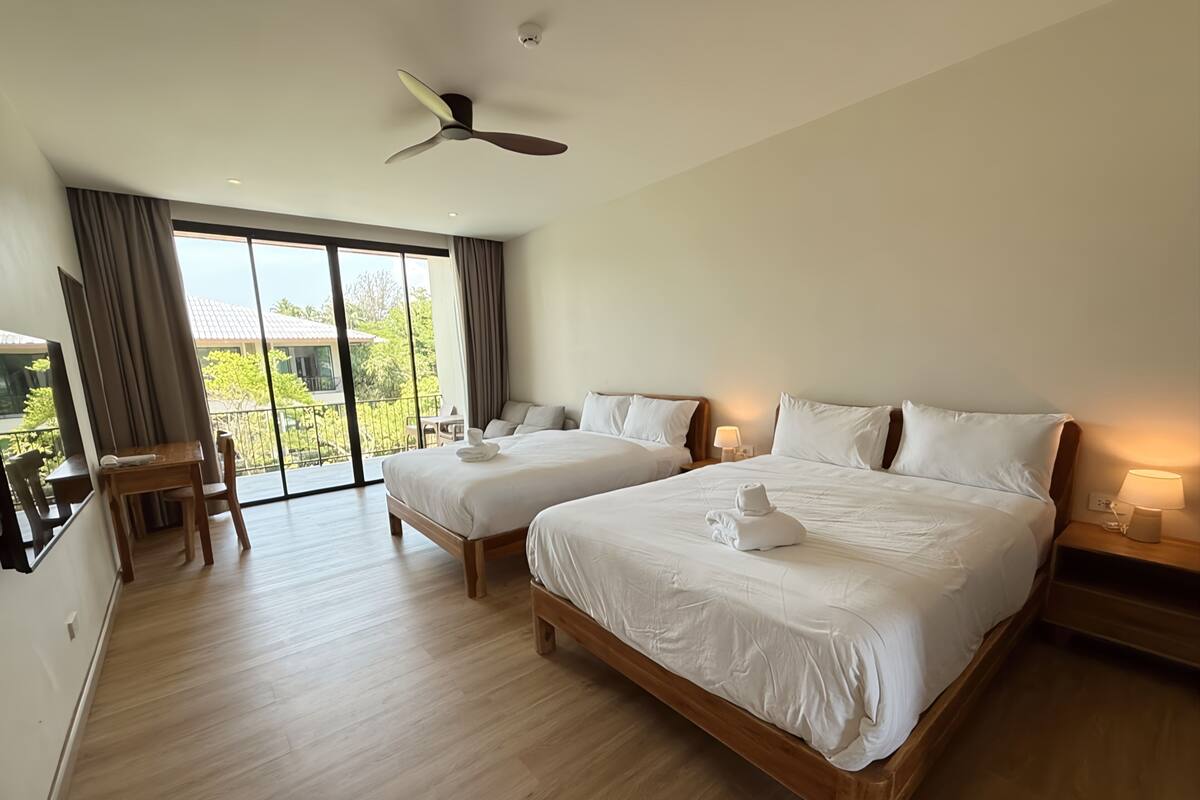 Deluxe Quadruple Room | WiFi (free)