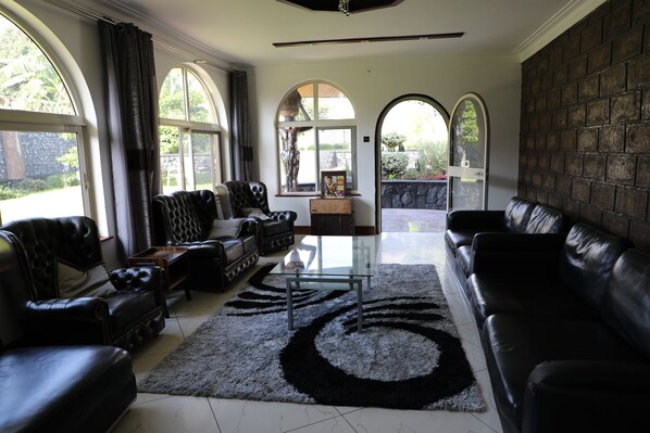 43-Zoll-Smart-TV mit Kabelempfang, Fernseher