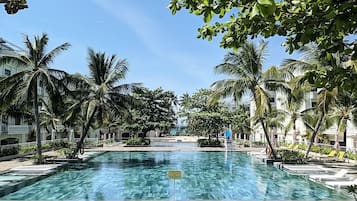3 piscinas al aire libre