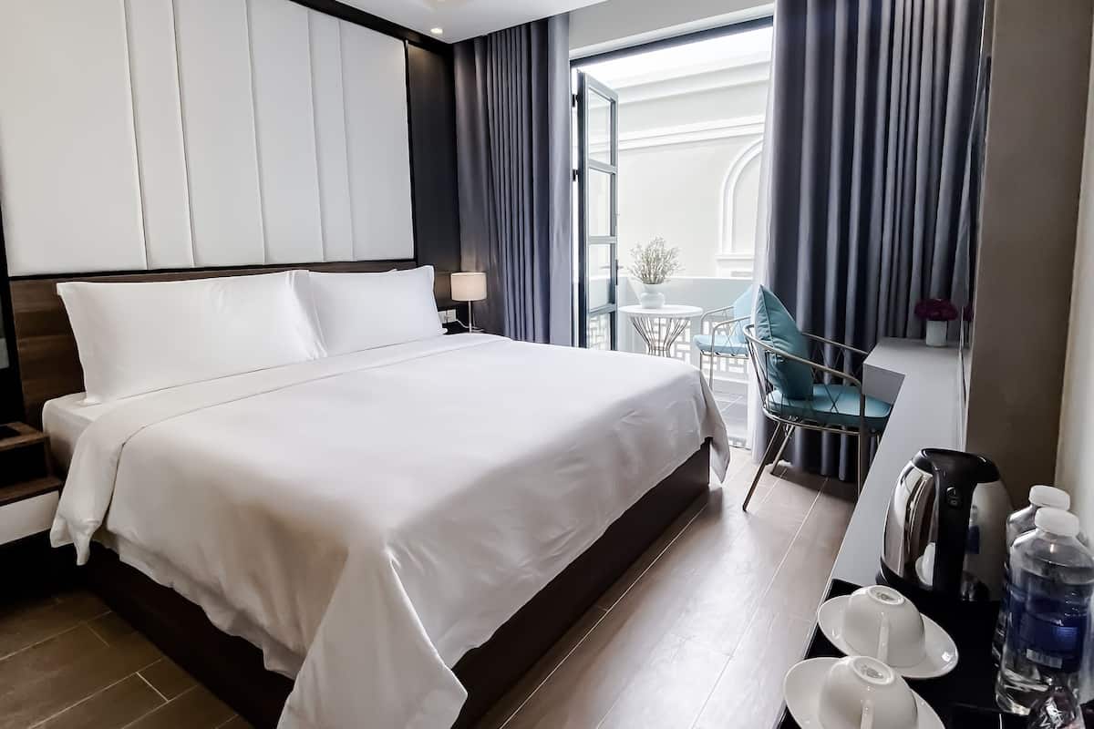 Deluxe Double Room | Premium bedding, minibar, in-room safe, individually decorated