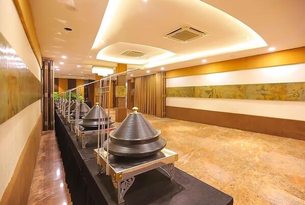 朝食 (ビュッフェ)、毎日提供 (無料)