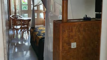Comfort Double Room, Non Smoking, Courtyard View | Desk, free WiFi