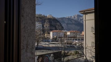 Apartment, 1 Schlafzimmer, Küche, Bergblick | 1 Schlafzimmer, Schreibtisch, laptopgeeigneter Arbeitsplatz