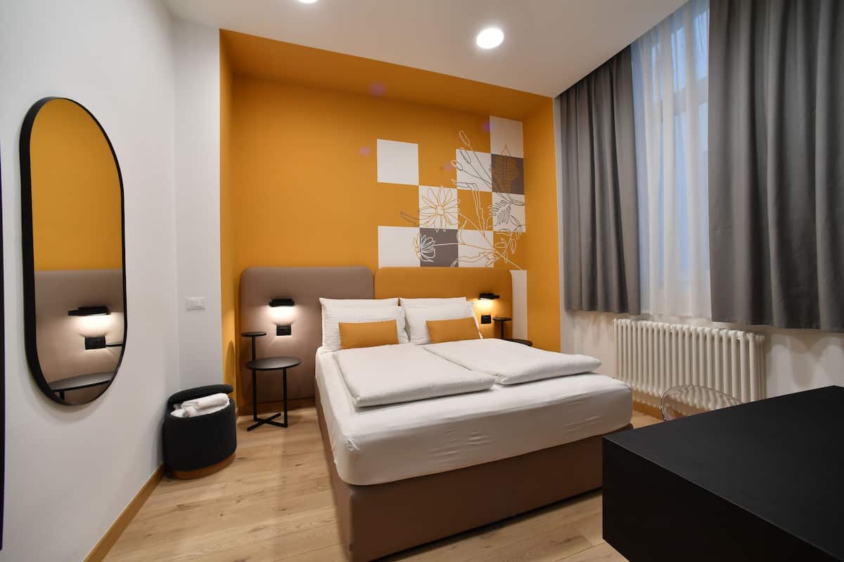 1 bedroom, desk, laptop workspace, free WiFi