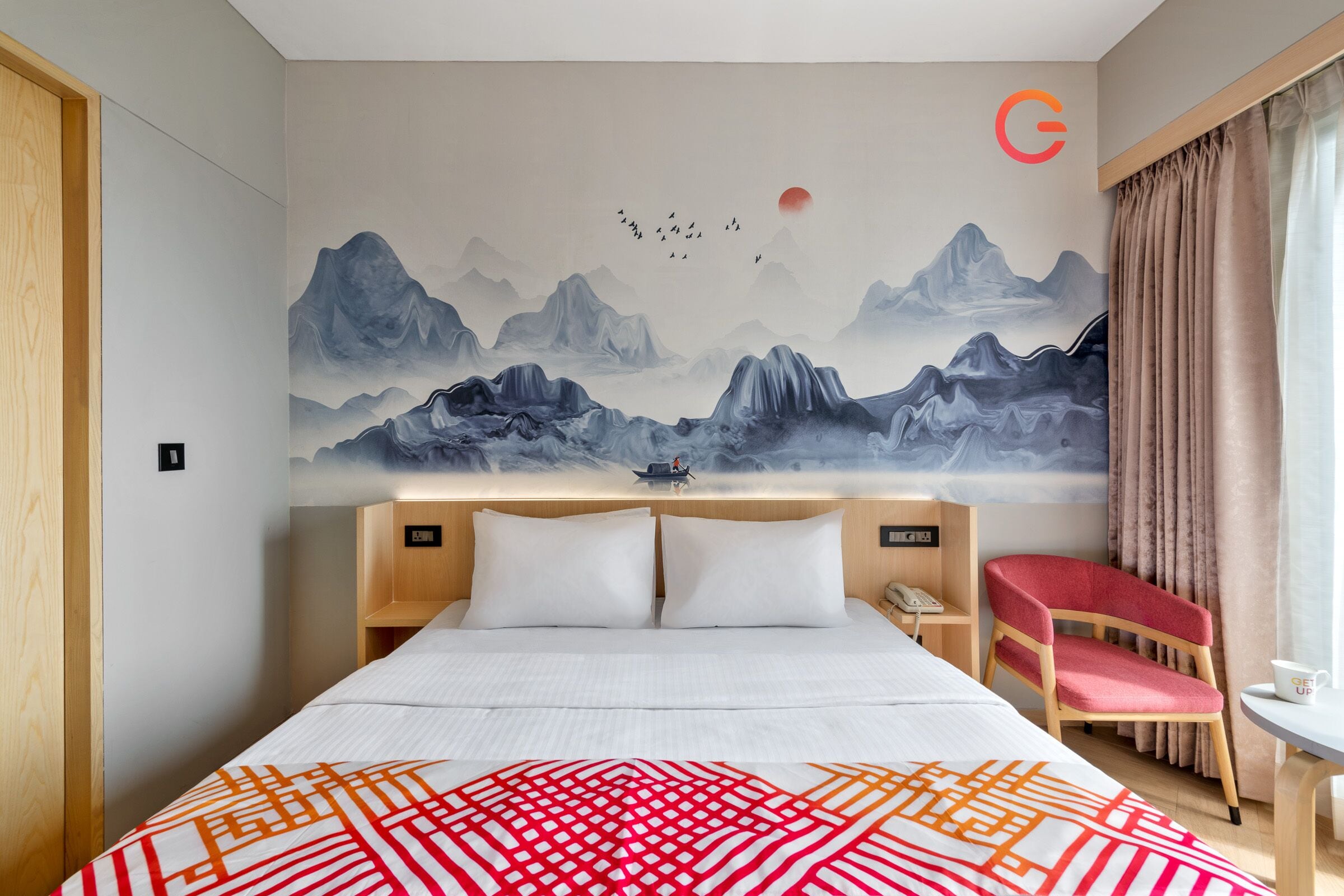 خزنة داخل الغرفة ومكواة/لوح كي وواي فاي مجانًا