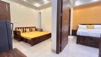 Ropa de cama de alta calidad, escritorio y sistema de insonorización