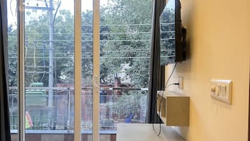 Deluxe Double Room | Premium bedding, desk, soundproofing, free WiFi