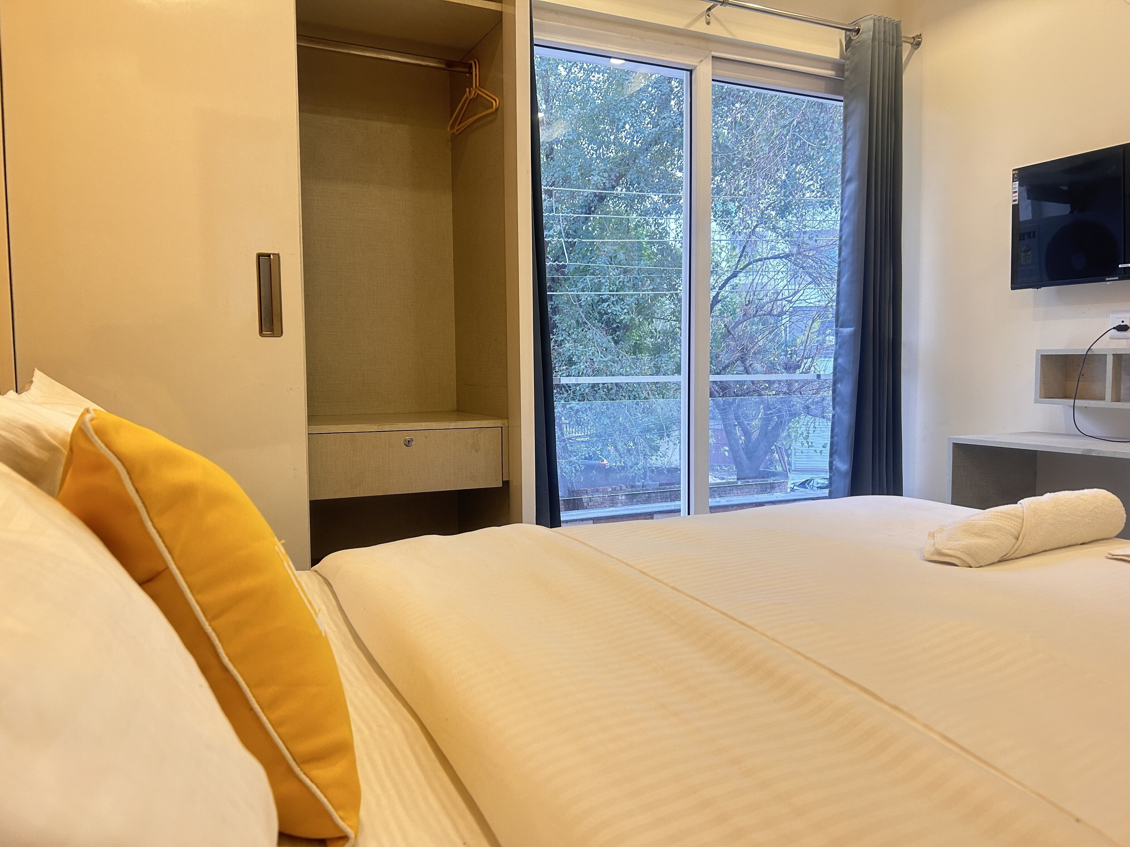 Habitación Deluxe doble | Ropa de cama de alta calidad, escritorio, sistema de insonorización