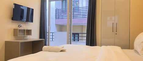 Deluxe Double Room | Premium bedding, desk, soundproofing, free WiFi