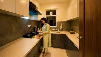 Deluxe Double Room | Private kitchen | Fridge, cookware/dishes/utensils