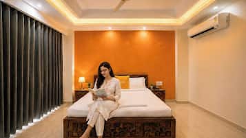 Deluxe Double Room | Premium bedding, desk, soundproofing, free WiFi