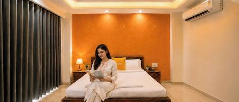 Phòng đôi Deluxe | Bộ đồ giường cao cấp, bàn, phòng cách âm