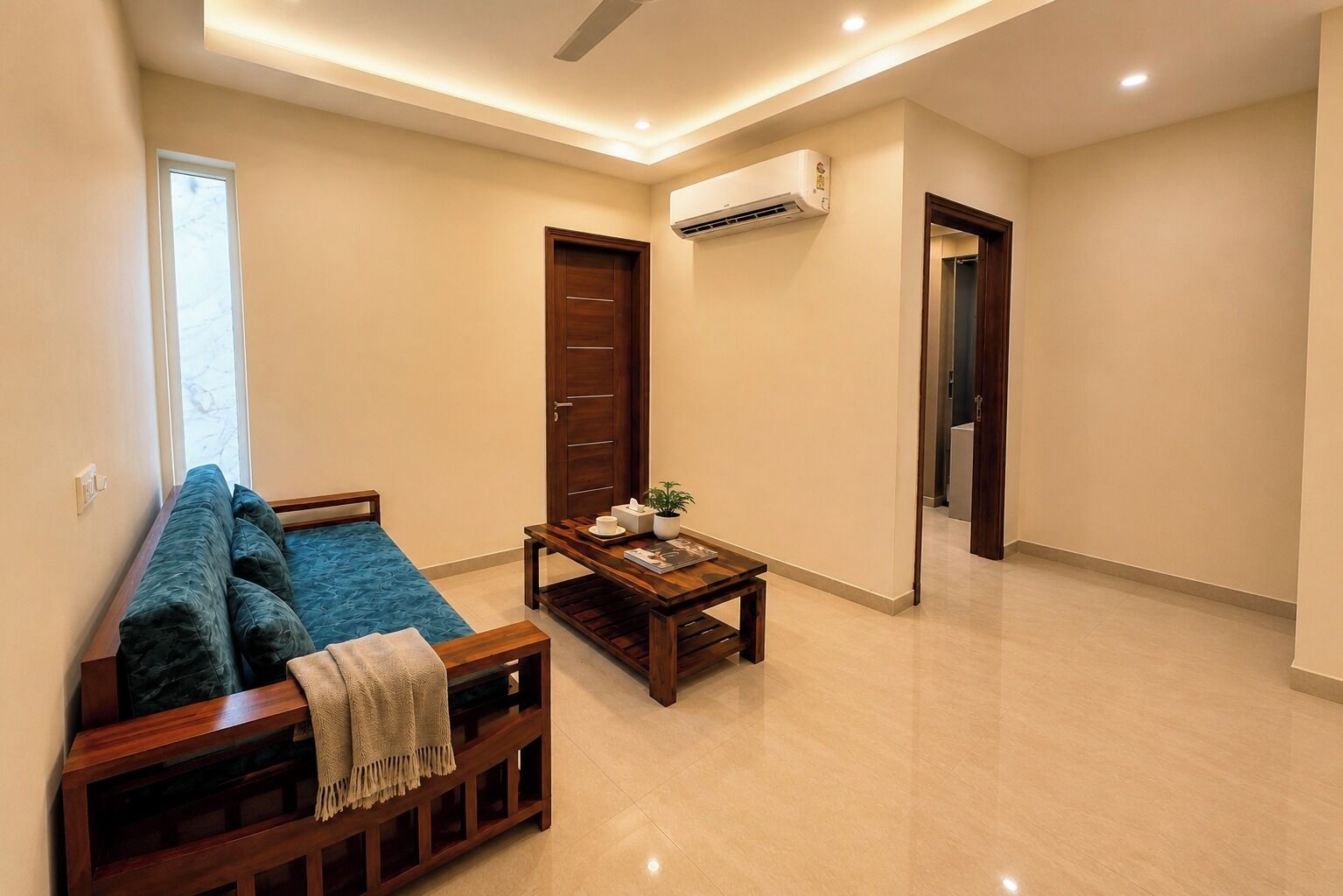 Deluxe Double Room | Living area | 32-inch LED TV with digital channels, TV