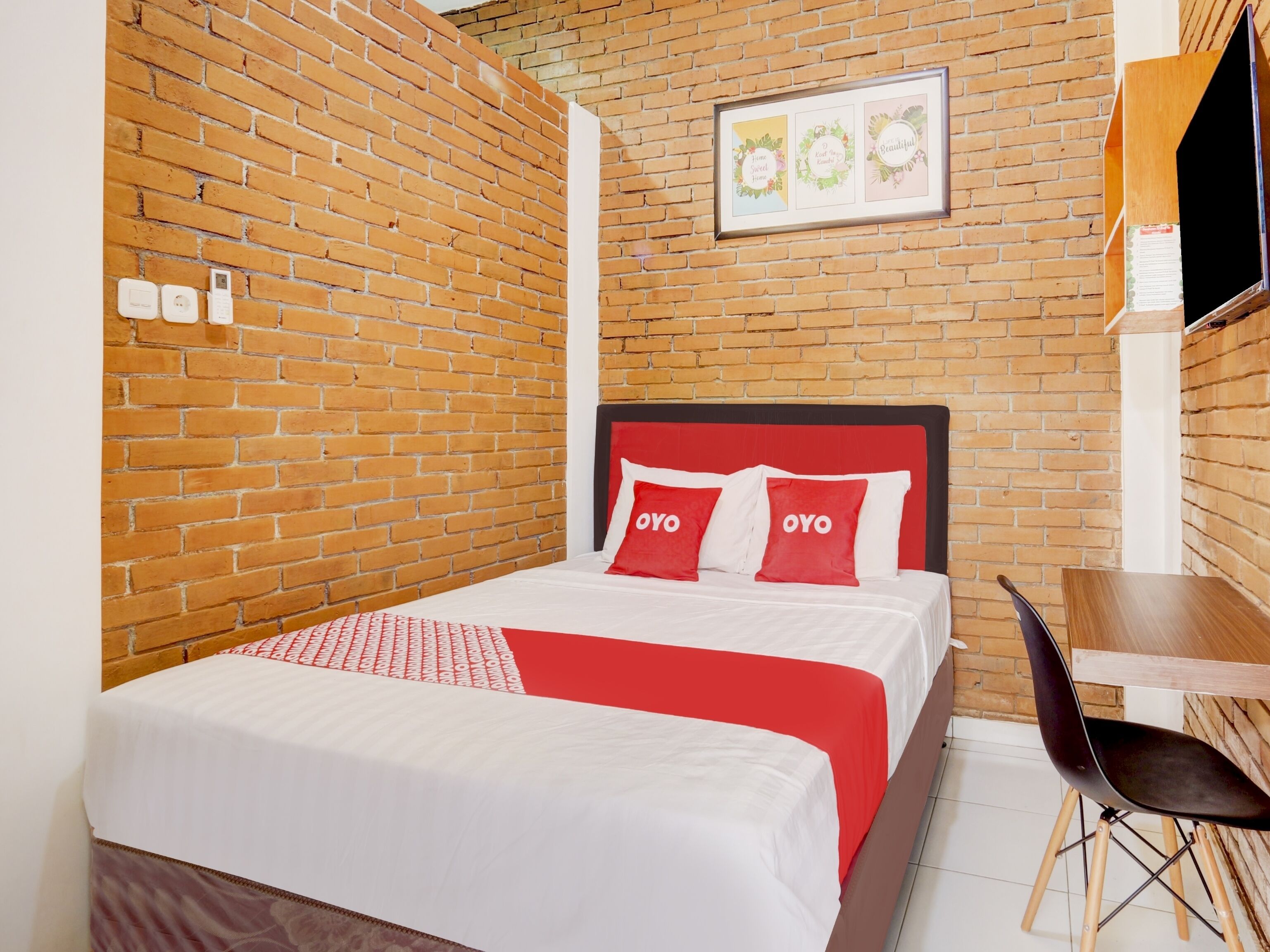 Free WiFi, bed sheets