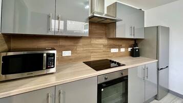 Coffee/tea maker, fridge, microwave, oven