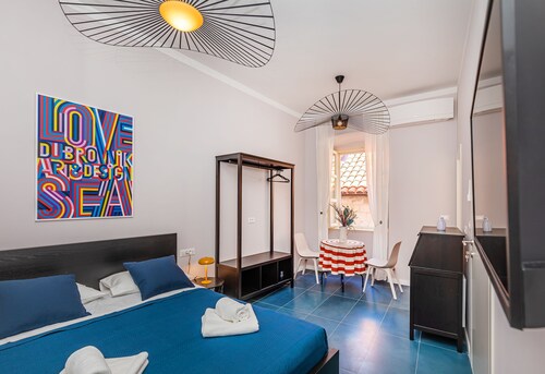 Cap rooms