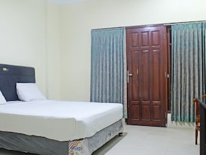 Double Room - Collection O 91517 Hotel Gajah Mada Soe (Soe)