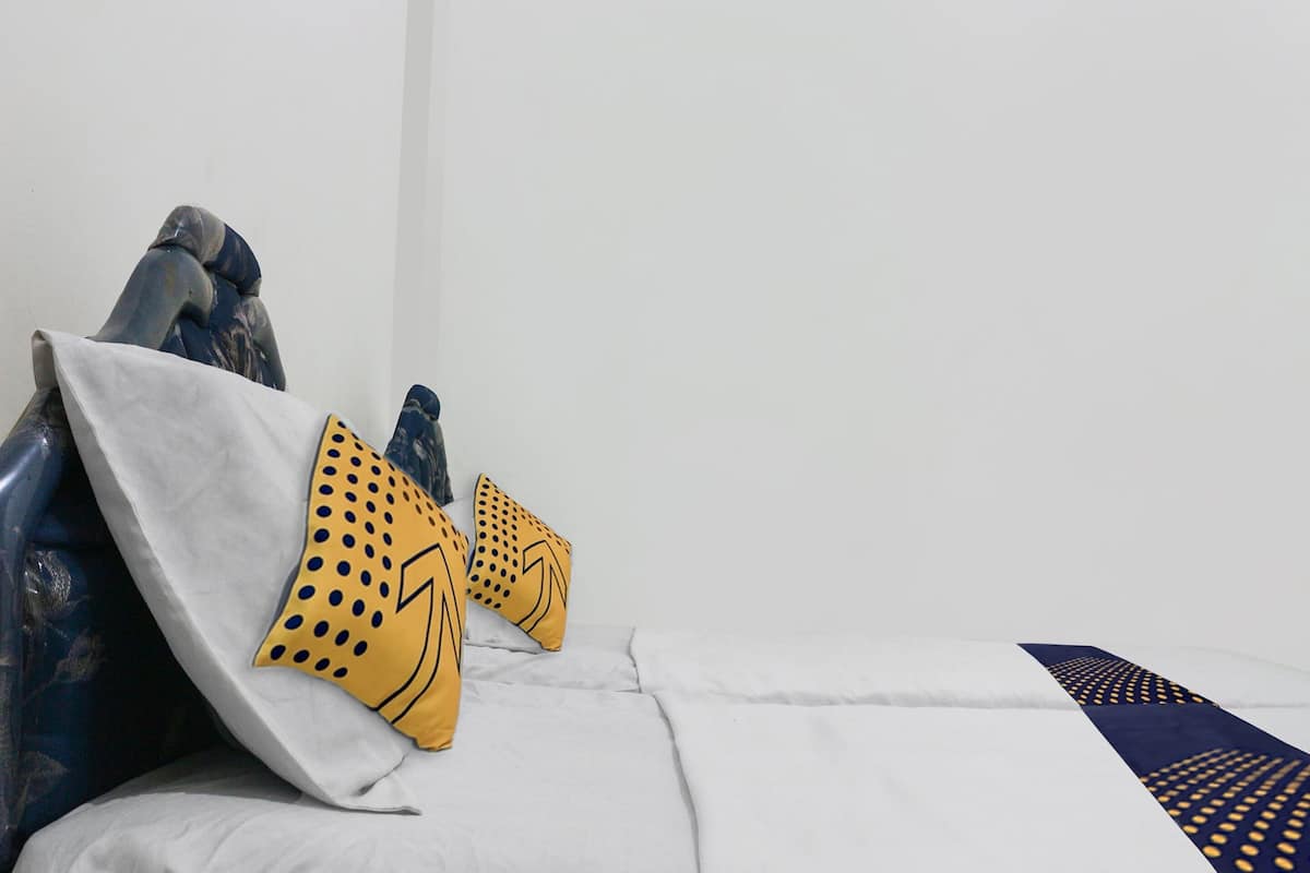 Desk, free WiFi, bed sheets
