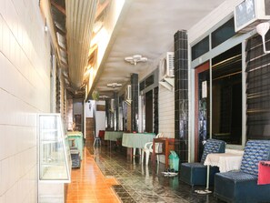 Lobby sitting area - Hotel O Kelimutu (Kupang)