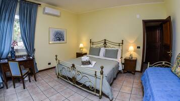 Quadruple Room | Individually furnished, desk, laptop workspace, travel crib