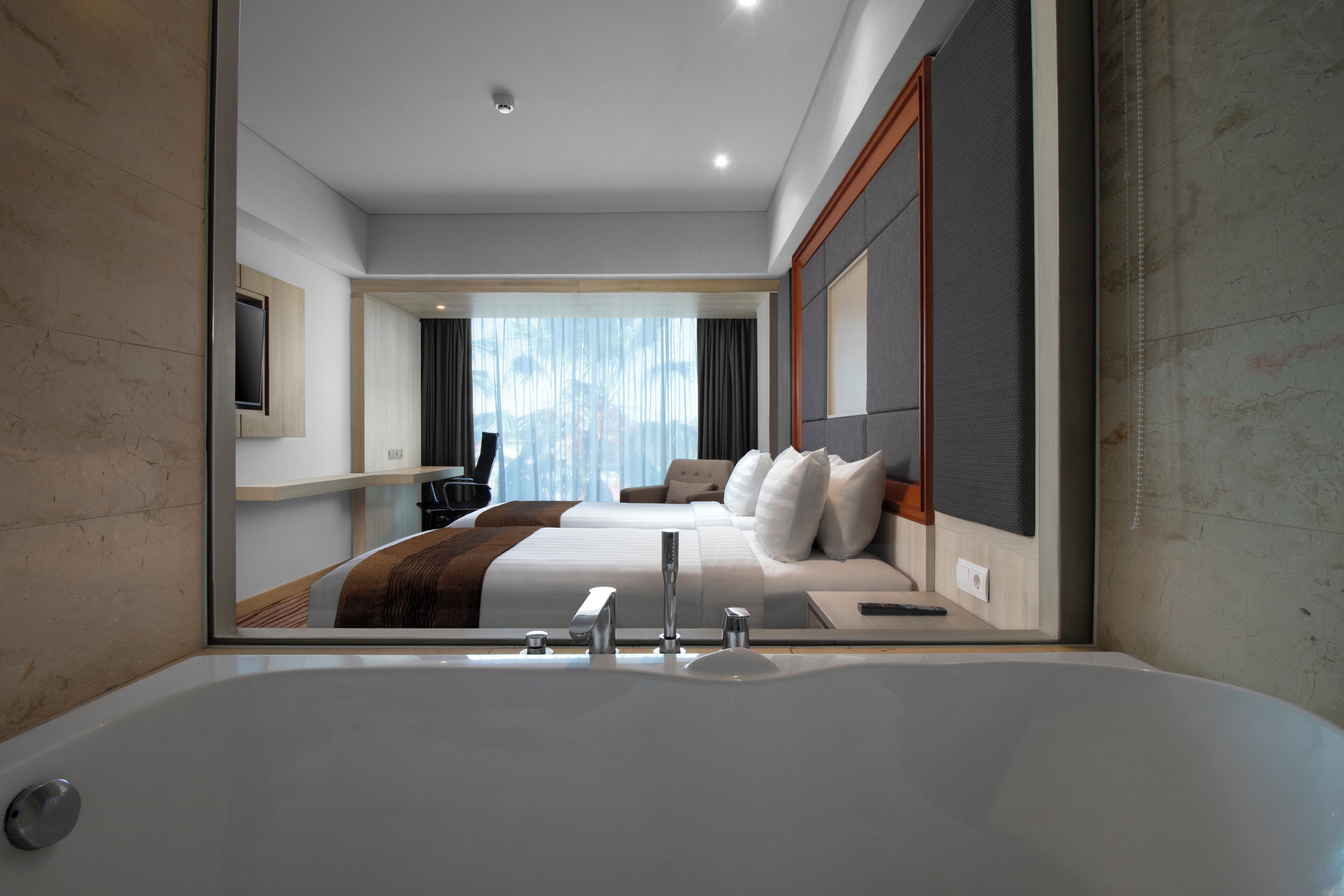 Seprai premium, bantalan ekstra lembut, brankas, dan meja kerja