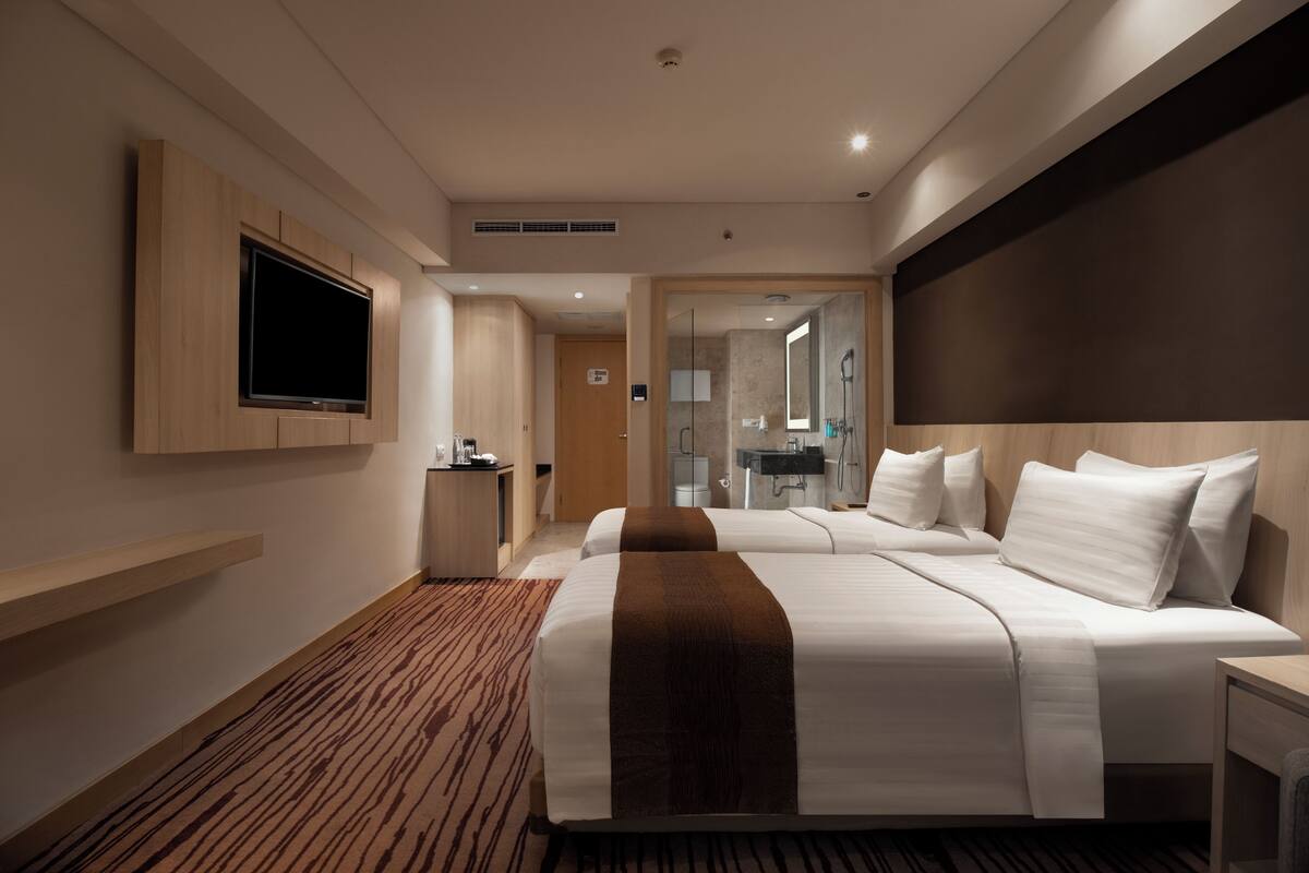 Premium bedding, pillowtop beds, in-room safe, desk